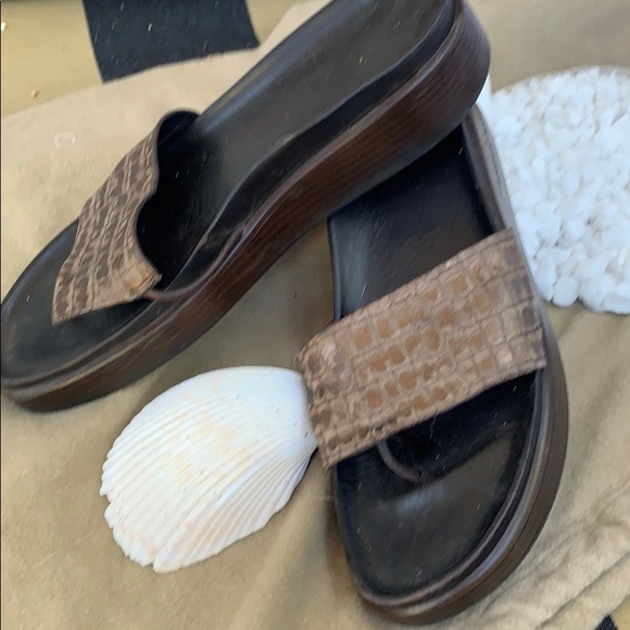 Sandals - Picture 2 of 4